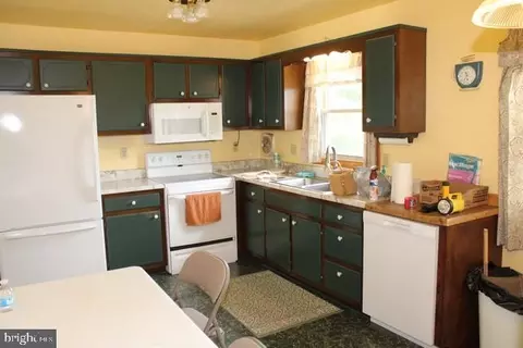 25528 Warren Ave, Cascade, MD 21719 photo 2