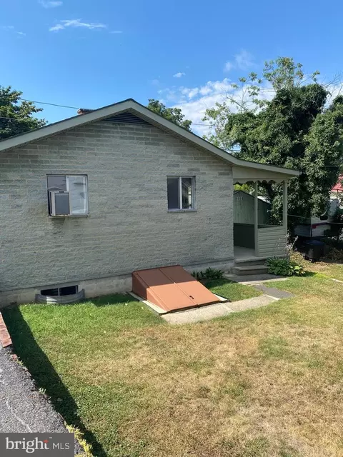 28 E Maple St, Funkstown, MD 21734 photo 4