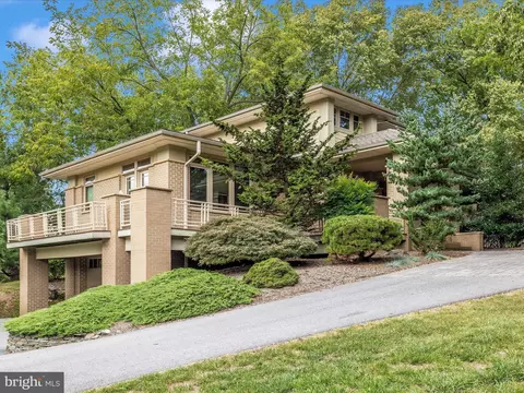 18706 Briarwood Dr, Hagerstown, MD 21742