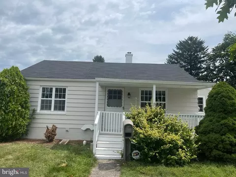 1238 Crescent Rd, Hagerstown, MD 21742