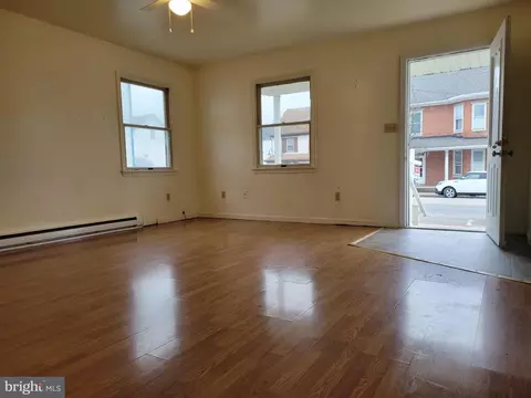 12 E Water St, Smithsburg, MD 21783 photo 2