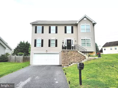 13509 Essex Dr, Hagerstown, MD 21742