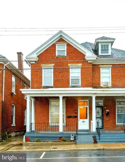 47 Fairground Ave, Hagerstown, MD 21740