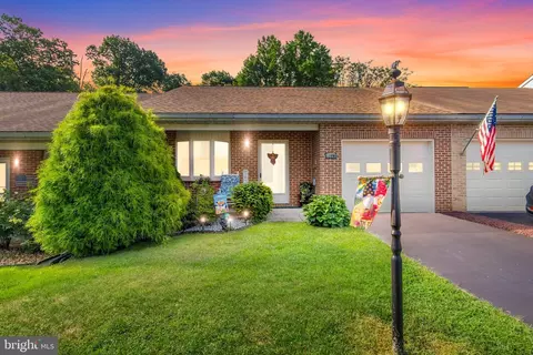 18023 Putter Dr, Hagerstown, MD 21740
