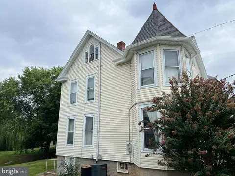 30 W Water St, Smithsburg, MD 21783 photo 7