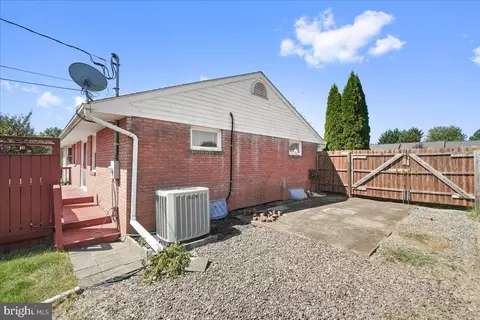 13541 Paradise Church Rd, Hagerstown, MD 21742