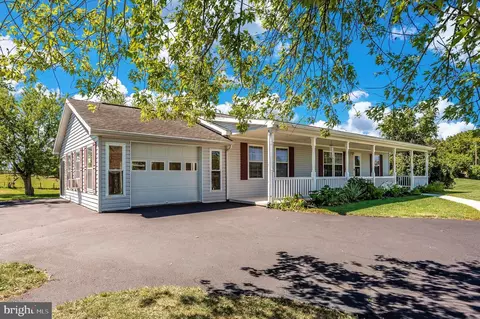 16703 Blackberry Ln, Hagerstown, MD 21740