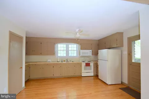 Kitchen - 11112 Big Pool Rd, Big Pool, MD 21711 photo 1 of 1