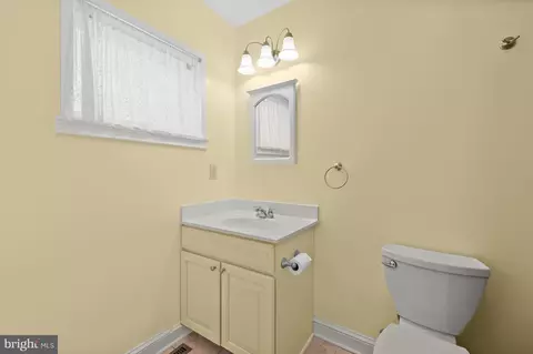 Bath - 7 Taney St S, Hancock, MD 21750 photo 4 of 7