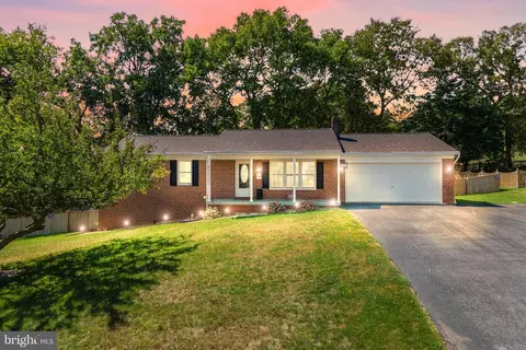 19661 Marigold Dr, Hagerstown, MD 21742