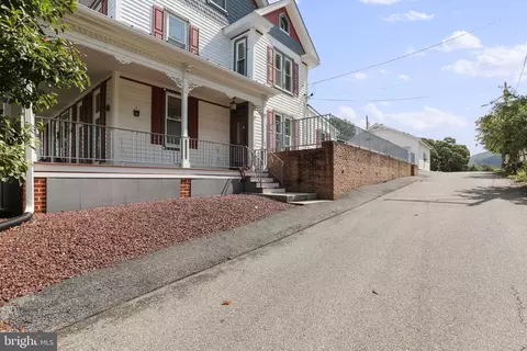 25 W Water St, Smithsburg, MD 21783 photo 14