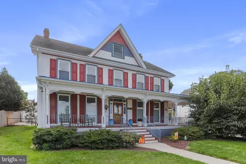 25 W Water St, Smithsburg, MD 21783 photo 3