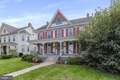 25 W Water St, Smithsburg, MD 21783 photo 4
