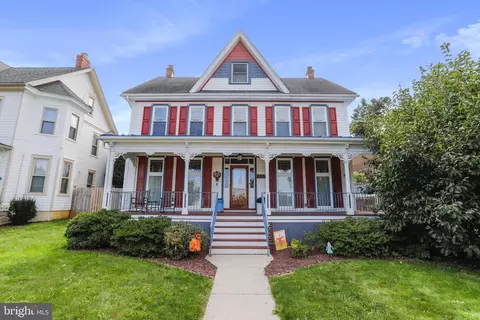 25 W Water St, Smithsburg, MD 21783 photo 2