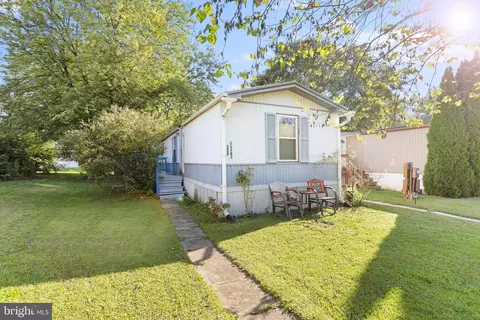 16904 Springlake Ct, Hagerstown, MD 21740
