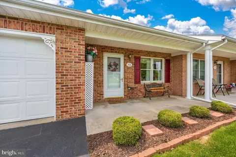 376 Winding Oak Dr, Hagerstown, MD 21740
