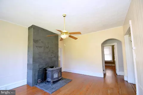 184 E Main St E, Hancock, MD 21750 photo 2