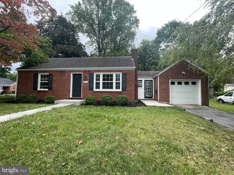 17511 Dawn Dr, Hagerstown, MD 21740