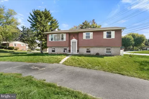 13503 Paradise Dr, Hagerstown, MD 21742