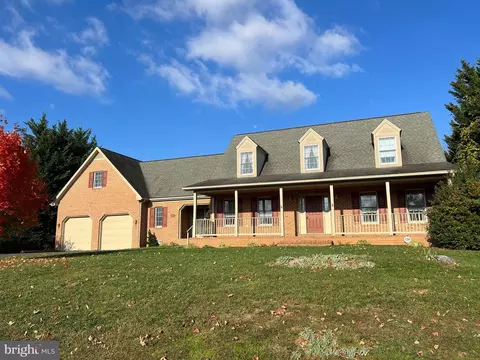 10718 Pickett Ct, Williamsport, MD 21795