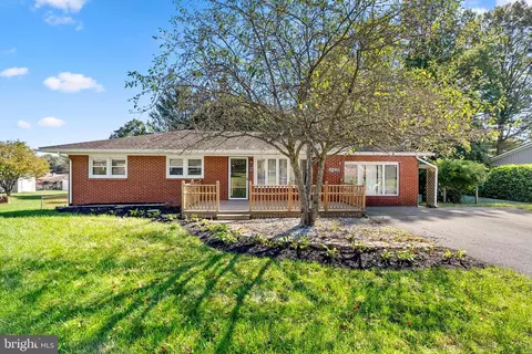 20622 Emerald Dr, Hagerstown, MD 21742
