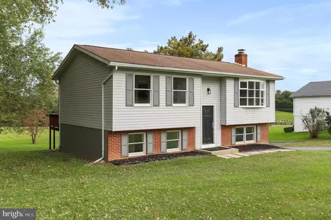 17212 Dickenson Ln, Fairplay, MD 21733