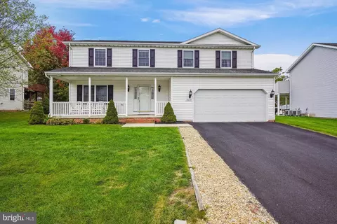 16827 Cavalry Dr, Williamsport, MD 21795