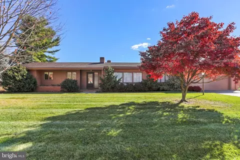 13509 Overhill Dr, Hagerstown, MD 21742