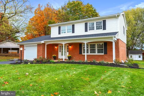 1917 Applewood Dr, Hagerstown, MD 21740