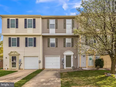20142 Daniels Cir, Hagerstown, MD 21742
