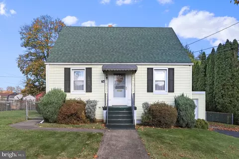 908 Fairview Rd, Hagerstown, MD 21742