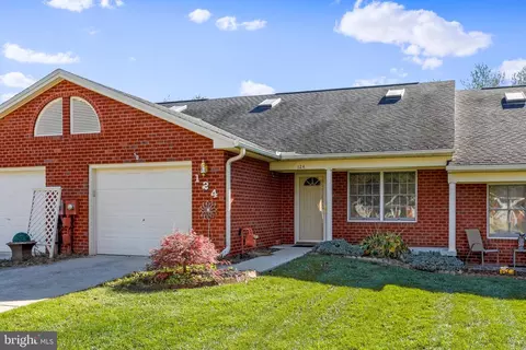 124 Chantilly Ct, Hagerstown, MD 21740