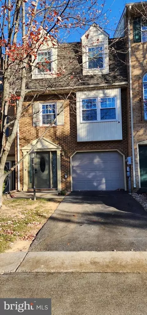 1013 Lindsay Ln, Hagerstown, MD 21742
