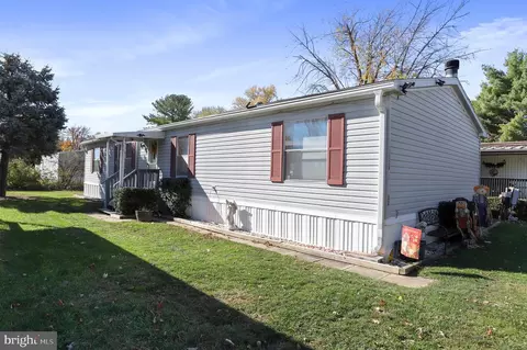 11326 Lakeside Dr, Hagerstown, MD 21740