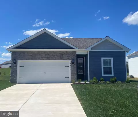9911 Roulette Dr, Hagerstown, MD 21740