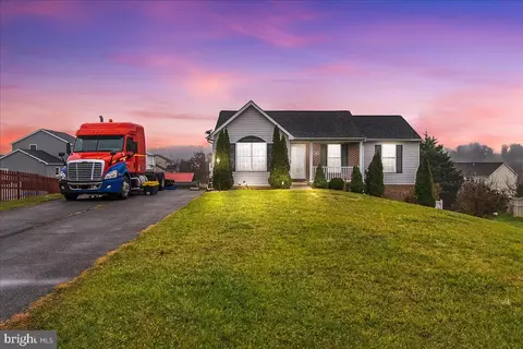 11807 Jasmine Ct, Hagerstown, MD 21740