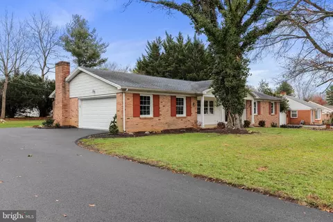 19514 Meadowbrook Rd, Hagerstown, MD 21742
