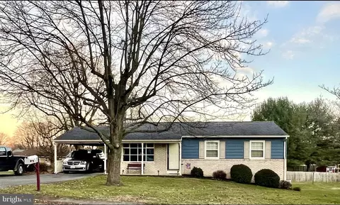 10825 Clinton Ave, Hagerstown, MD 21740