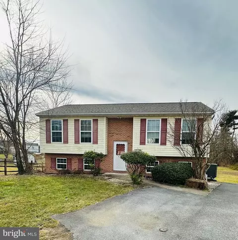 10728 Greenwich Dr, Williamsport, MD 21795