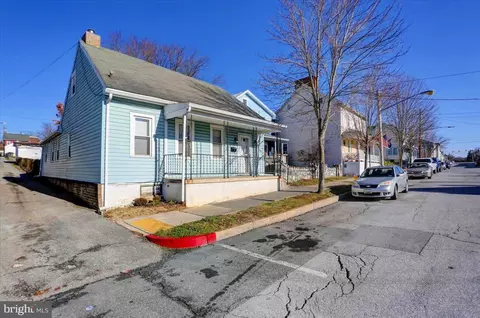 37 W Salisbury St, Williamsport, MD 21795