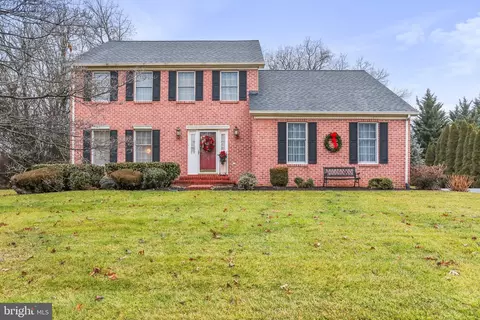 11134 Eastwood Dr, Hagerstown, MD 21742