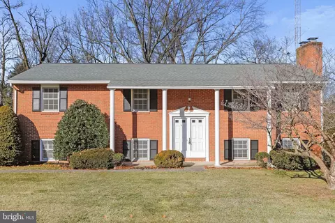 1912 Applewood Dr, Hagerstown, MD 21740