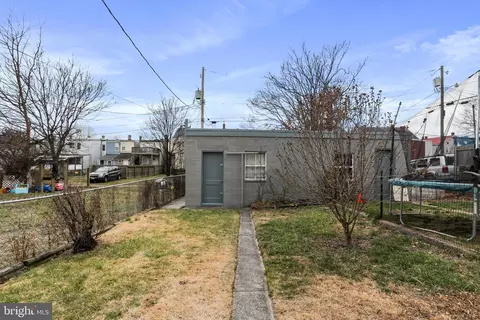 Exterior - 121 E Lee St, Hagerstown, MD 21740 photo 4 of 5