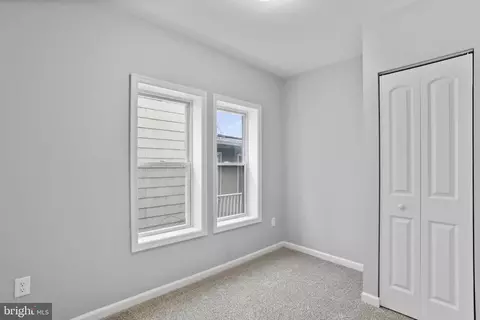 Entry Way - 121 E Lee St, Hagerstown, MD 21740 photo 7 of 10