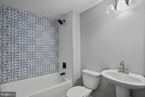 Bath - 121 E Lee St, Hagerstown, MD 21740 photo 2 of 2