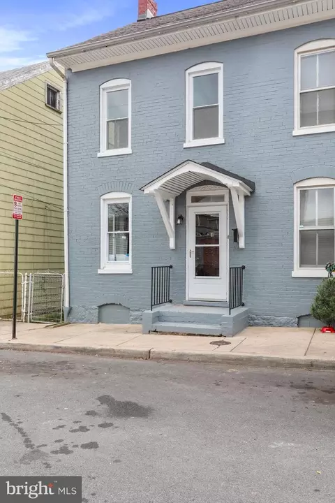 Exterior - 121 E Lee St, Hagerstown, MD 21740 photo 1 of 5