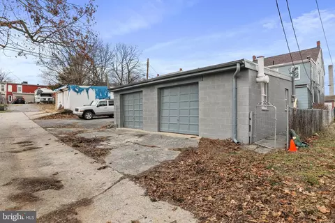 Exterior - 121 E Lee St, Hagerstown, MD 21740 photo 5 of 5
