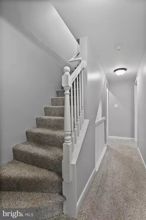 Entry Way - 121 E Lee St, Hagerstown, MD 21740 photo 8 of 10