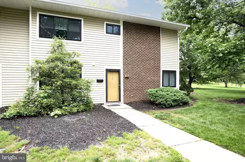1056 Brinker Dr, Hagerstown, MD 21740