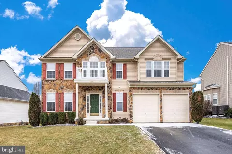 18027 Lyles Dr, Hagerstown, MD 21740